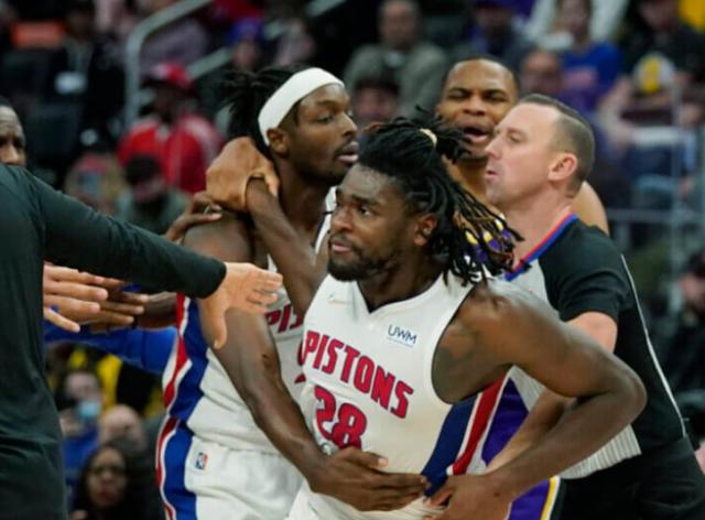 mk体育入口-查拉涅：老詹并非故意 索要斯图尔特电话尝试道歉